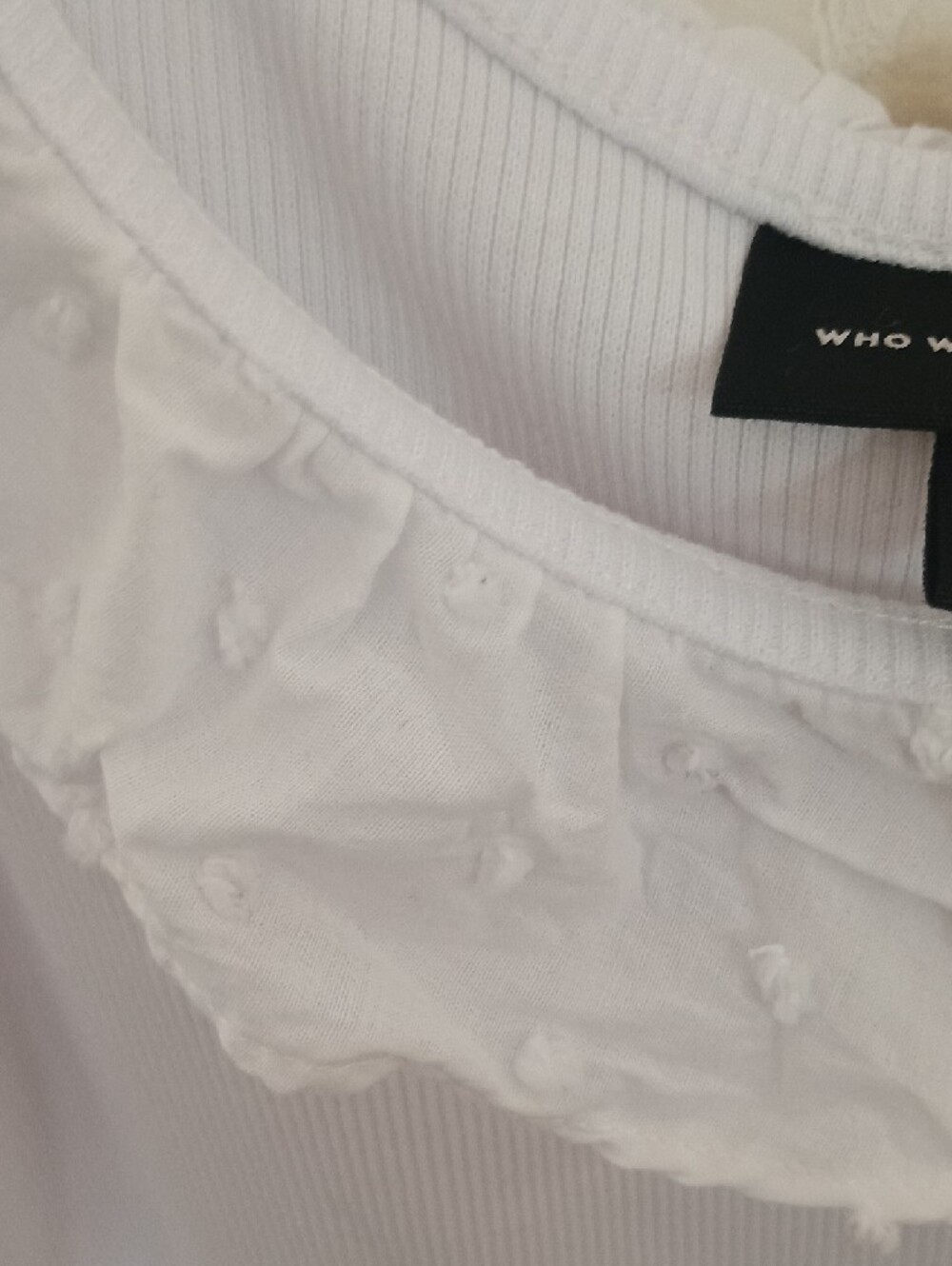 Who What Wear White Ruffle Neck Sleeveless Camisole - Picture 4 of 7